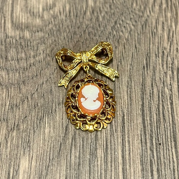Vintage Cameo Brooch w/ Bow - Picture 3 of 7
